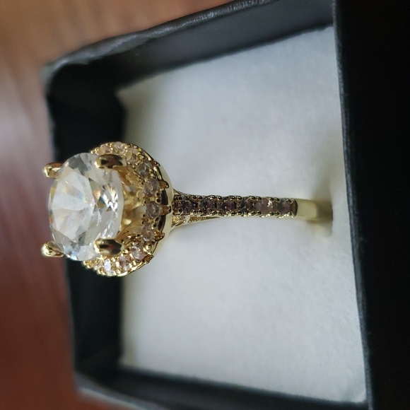 3CT Round 14K Yellow Gold Plated Halo Engagement Ring. - Picture 8 of 8